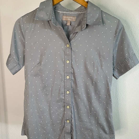 Banana Republic Silver and white Polka dot button down. Size 8 - Picture 2 of 8